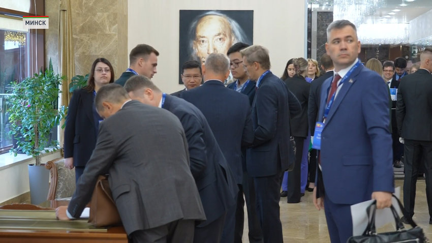 Свыше 120 представителей компаний Беларуси и почти 50 из Мьянмы собрал двусторонний бизнес-форум в Минске