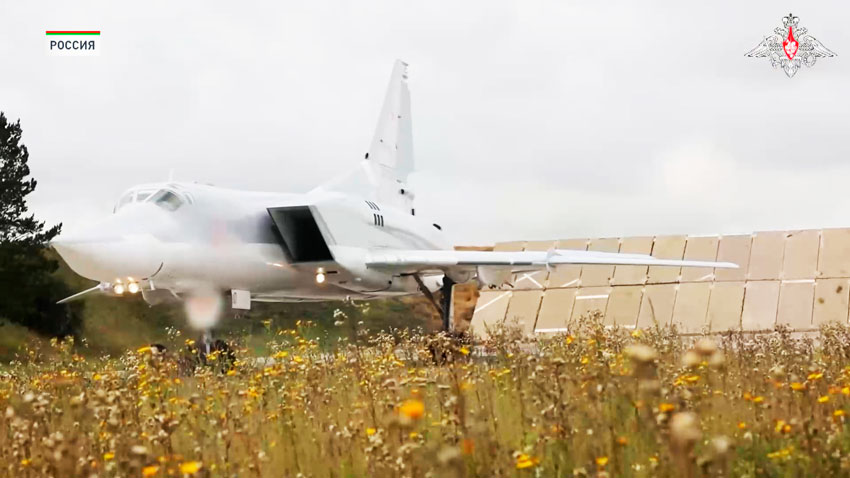 «Запад-2025». Министр обороны Беларуси наблюдает за действиями союзных войск на российском полигоне