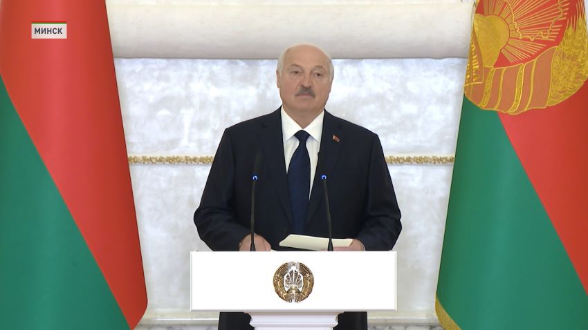 На языке дипломатии. Лукашенко принял верительные грамоты послов 9 государств
