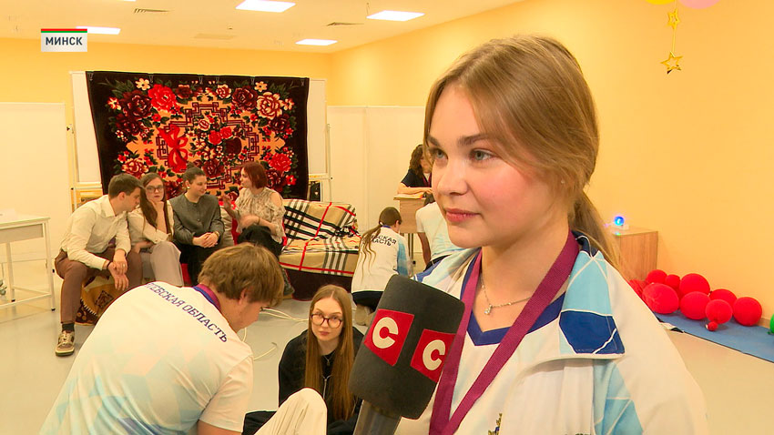 ​​​​​​​Актер отыгрывал, что у него подвернута нога. Я сумела облегчить боль. Человек остался доволен. 