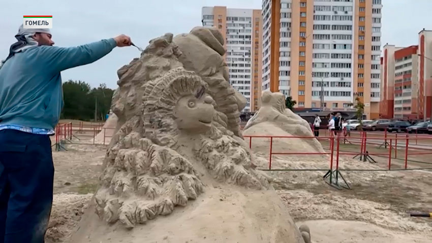 В Гомеле проходит фестиваль песочных скульптур