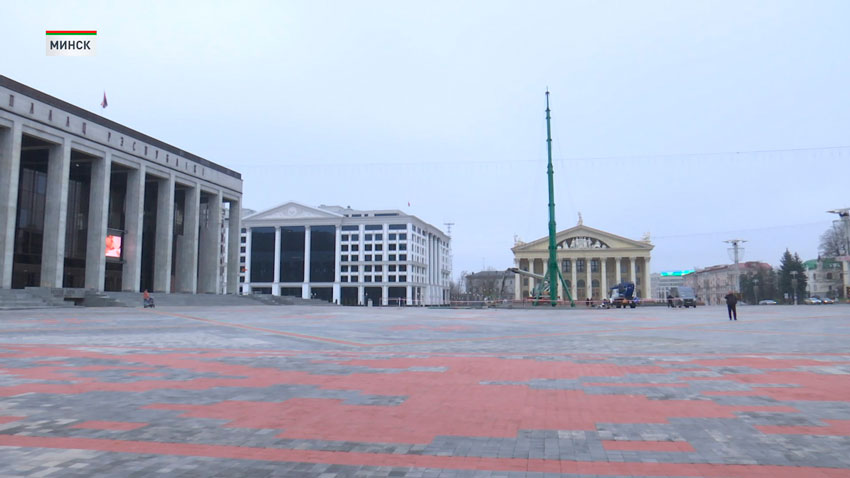 В Минске устанавливают главную ёлку страны