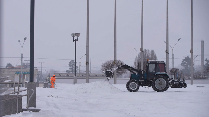 В уборке минских дворов задействовано более 1,5 тыс. работников ЖКХ