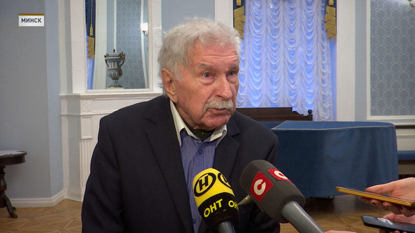 В Купаловском театре Геннадия Овсянникова поздравили с юбилеем