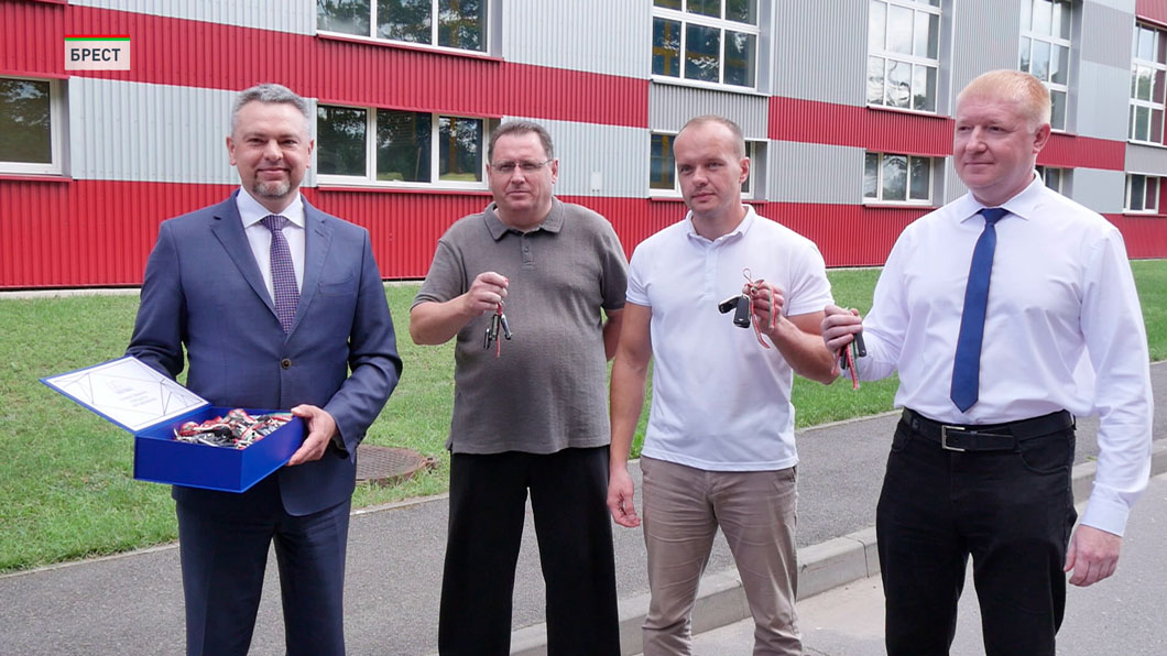 На учёбу – с комфортом! Новые школьные автобусы МАЗ отправились в регионы Беларуси