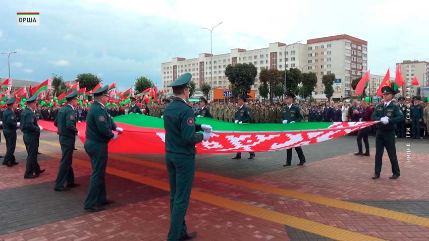 В Орше торжественно открыли площадь Государственного флага Беларуси