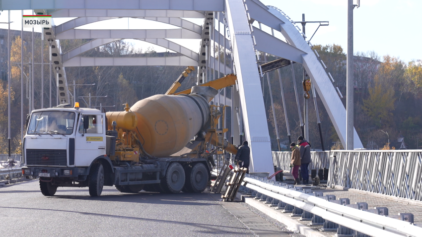 Реконструкция автомобильного моста через Припять в Мозыре вышла на финишную прямую