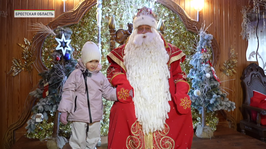 Всероссийский Дед Мороз приехал к белорусскому коллеге в Беловежскую пущу