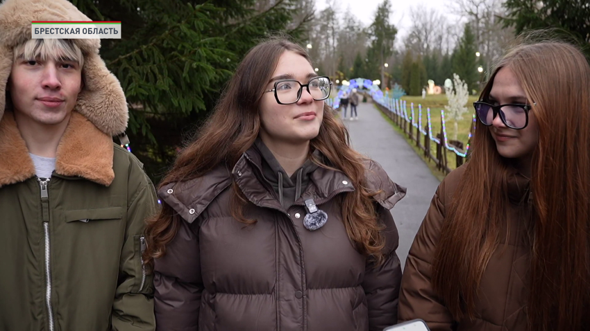 Всероссийский Дед Мороз приехал к белорусскому коллеге в Беловежскую пущу