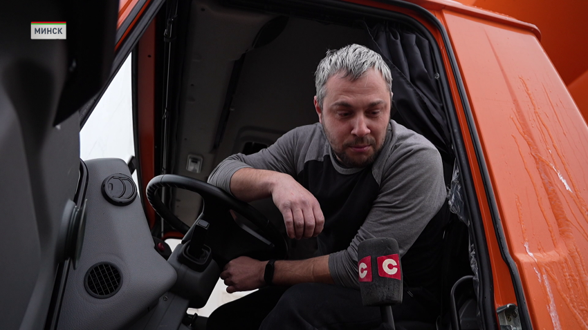 В столице и регионах устраняют последствия сильных снегопадов