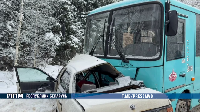 Легковушка врезалась в автобус под Полоцком – есть погибшие