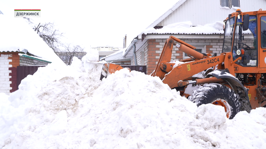 Работа в режиме нон-стоп. Как в Беларуси коммунальные службы устраняют последствия «Улли»