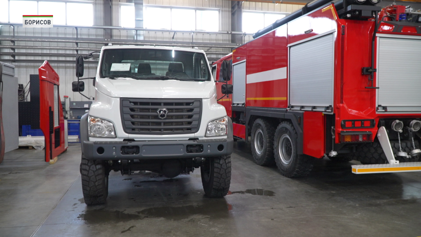 Во время рабочей поездки премьер-министр ознакомился с линейкой продукции и перспективными проектами предприятия по производству пожарной, специальной техники и полуприцепов