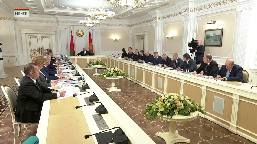 Президент о перспективах Витебской области: нужен пошаговый антикризисный план