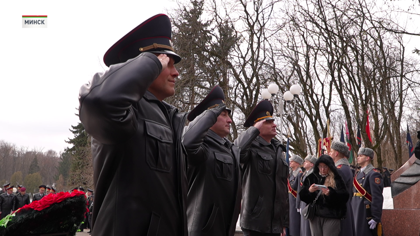 В Минске провели митинг-реквием в честь милиционеров, пожертвовавших своими жизнями
