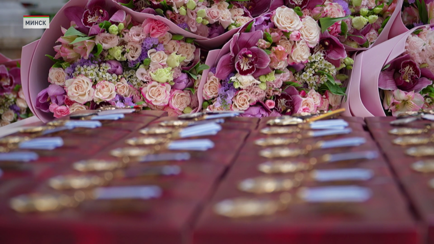 Церемония во Дворце Независимости