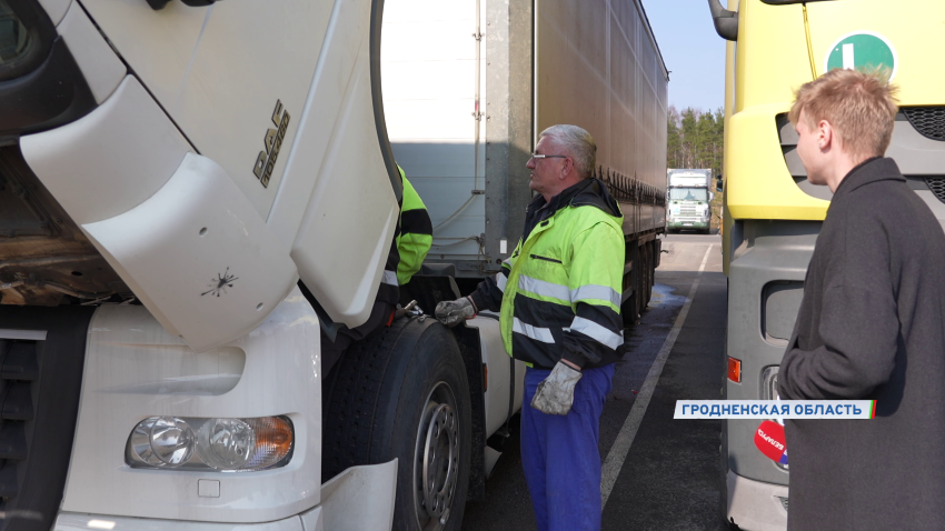 Литовские фуры постепенно покидают Беларусь