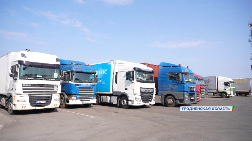 Литовские фуры постепенно покидают Беларусь