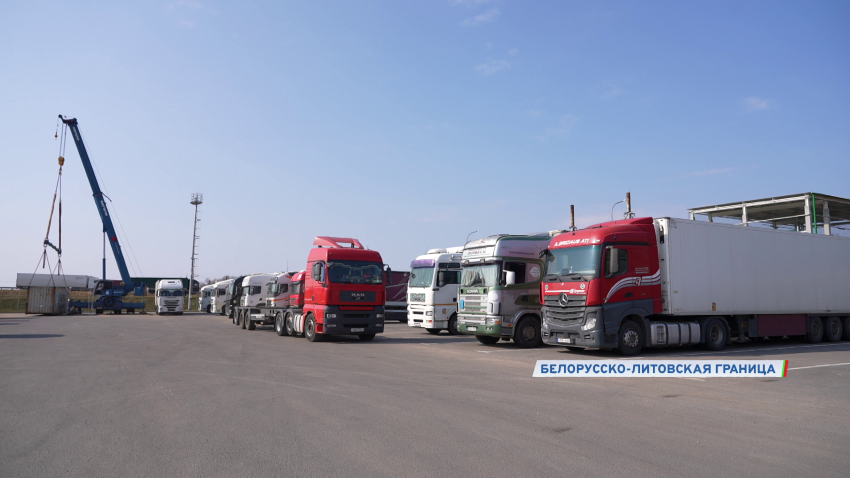 Литовские фуры постепенно покидают Беларусь