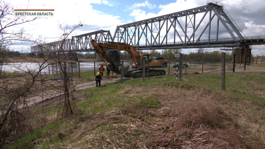 В Беларуси приступили к строительству нового моста через Припять