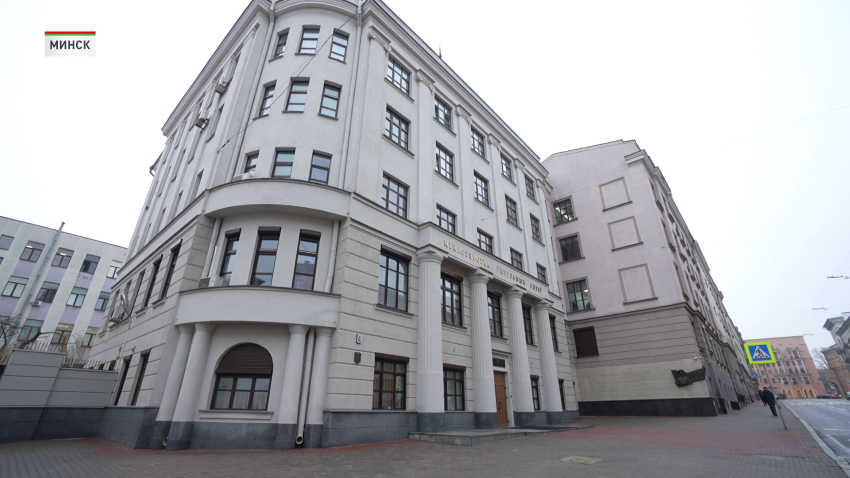 В аэропорту задержали 19-летнюю жительницу Борисова, которую мошенники заставили работать на них курьером