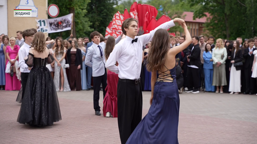 Выпускные вечера для 11-классников прошли в Беларуси