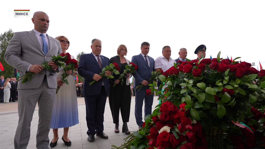 Митинг-реквием прошел у монумента «Врата памяти» в Тростенце