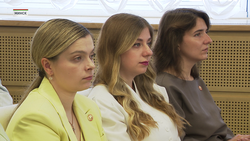 Итоговое заседание четвертой сессии провели в Совете Республики