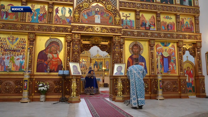 Православные верующие празднуют Рождество Пресвятой Богородицы