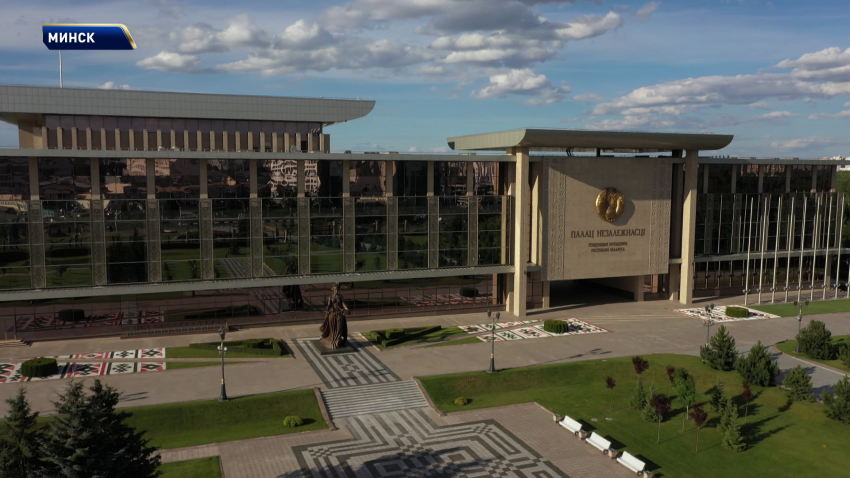 Лукашенко принимает с докладом председателя Государственного таможенного комитета