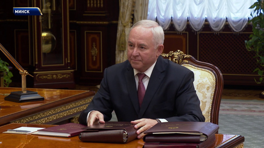 Президент Беларуси принял с докладом спецпосланника Виктора Шеймана