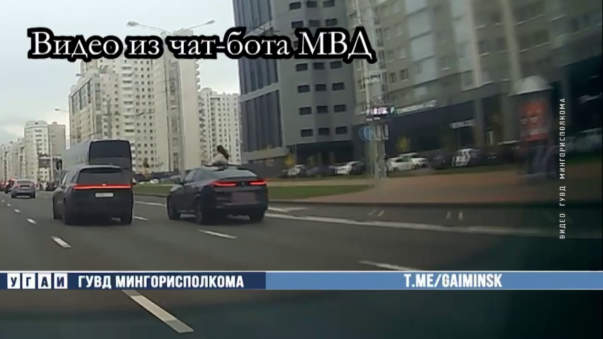 Пассажирка высунулась из люка автомобиля в Минске и снимала видео – водителя нашли и наказали