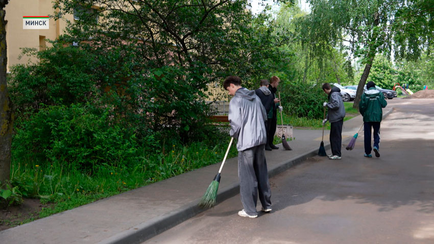 Во всех районах Минска прошли субботники
