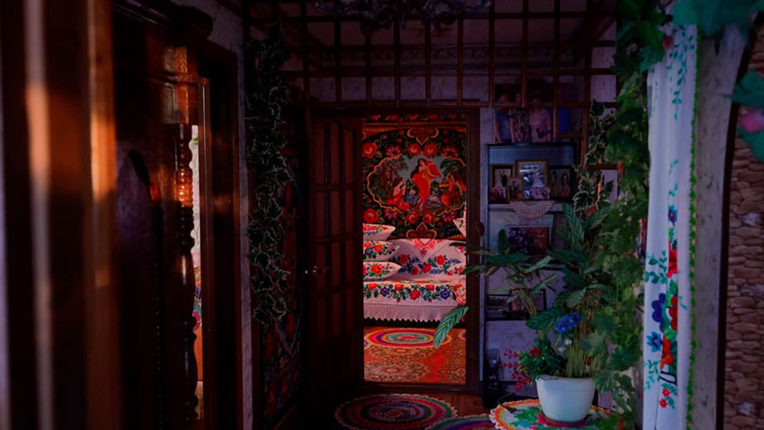 Вышивальщица Валентина Савицкая – звезда Смолевичского района! Посмотрите, как она украсила свой дом