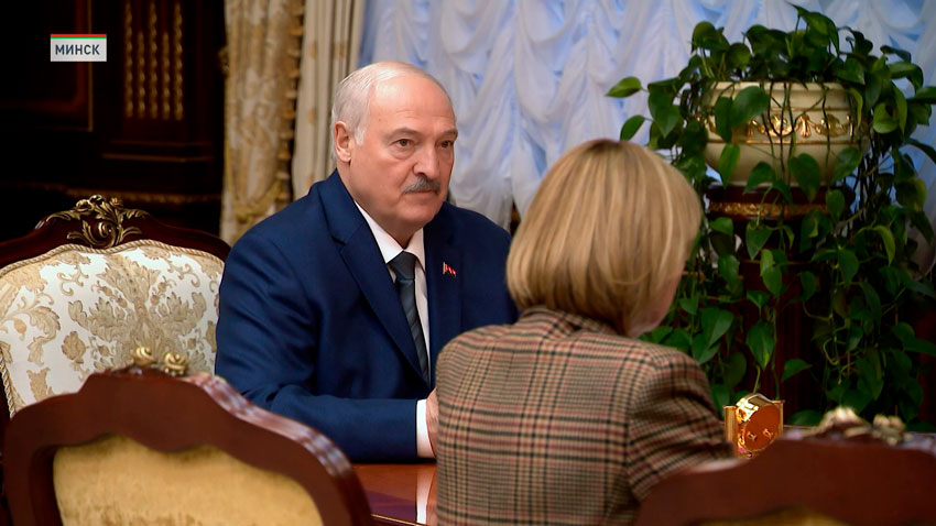 Женщина хочет иметь ребенка – значит, святая! Лукашенко про ЭКО