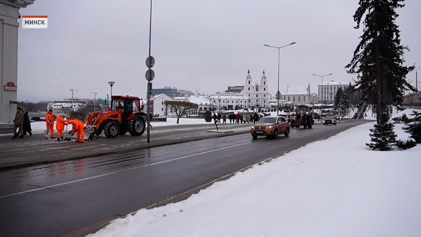 Устранение последствий стихии. На уборке снега в Минске заняты более 1,5 тыс. работников ЖКХ