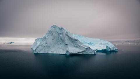 После 30 лет «застревания» на месте самый большой в мире айсберг пришел в движение