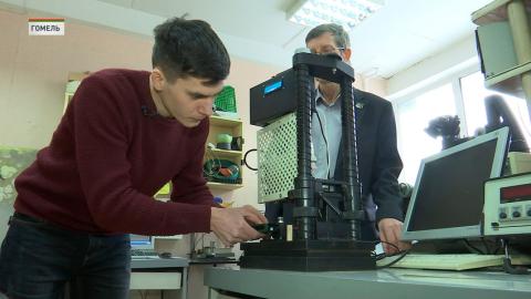 В Гомеле аспирант разработал прибор для диагностики прочности материалов