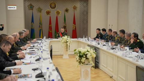 Традиционный брифинг по актуальным вопросам военной политики, строительства и развития Вооруженных Сил проходит в Минске.