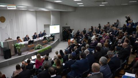 Увеличить долю отечественных товаров. Обеспечить ценовую стабильность и не допустить роста инфляции. Такие задачи перед торговлей на 2024 год ставит МАРТ
