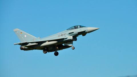 Над Чёрным морем вблизи границы РФ обнаружили три самолёта ВВС Британии 