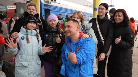 Сегодня, 28 марта, в Минске на Родину провожали детей из Херсонской области, которые приехали в Беларусь на оздоровление