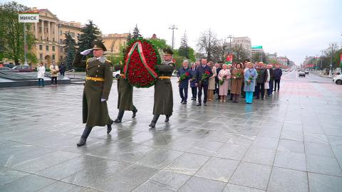 Это благодарность за мирное небо от всех белорусов