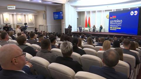 Более сотни представителей Китая прибыли на международный форум деловых контактов в Брест.