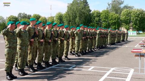 Более тысячи солдат-пограничников приняли военную присягу