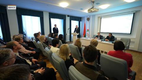 Ровно год исполняется с того момента как Министерство юстиции зарегистрировало новую партию под названием «Белая Русь».