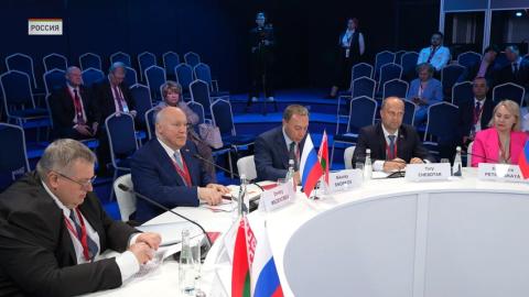Его с гордостью называли Русским Давосом, но после событий 2022-го от того самого Запада здесь демонстративно открестились