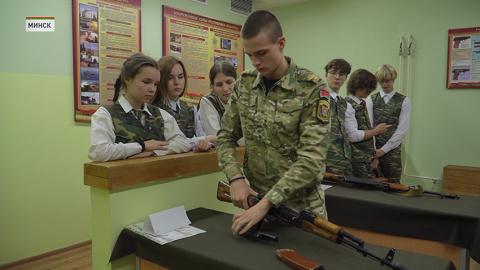 Благородная профессия. Как в Беларуси готовятся встречать День учителя?