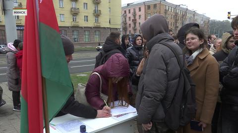 По всей стране участники инициативных групп собирают подписи в поддержку потенциальных кандидатов