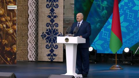 Лукашенко: щедрый праздник урожая снова пришёл в Полоцк